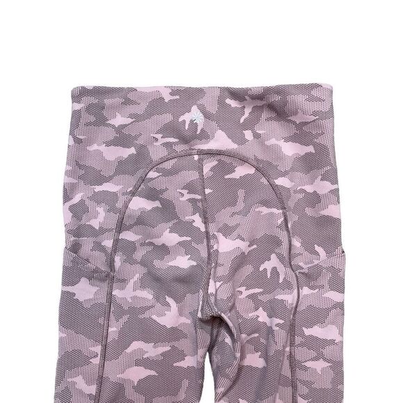 ATHLETA Ultimate Stash Pocket Texture Camo Capri Pink Size Medium - Picture 8 of 13